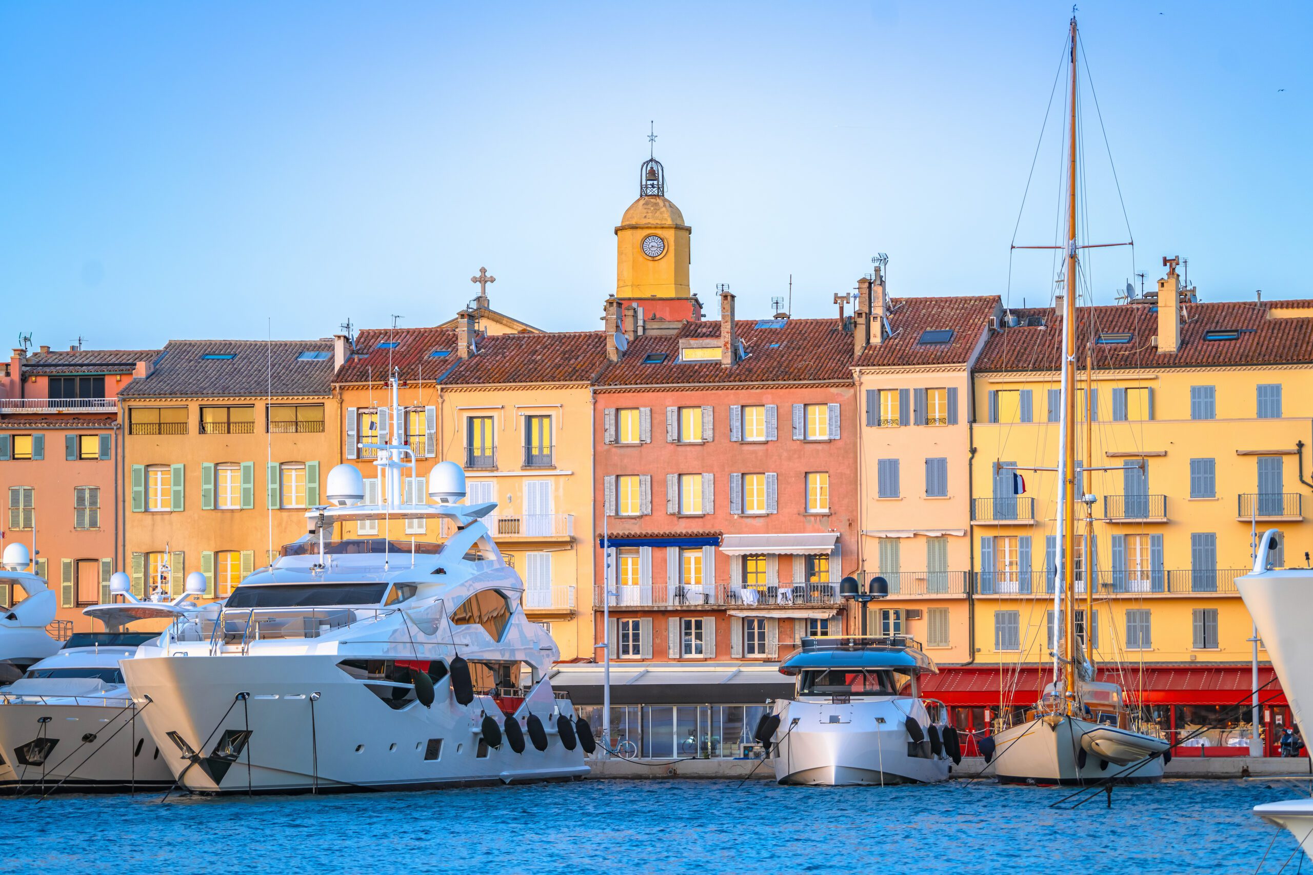 Saint Tropez village chauffeur prive a nice